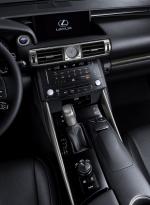 Lexus IS300h 2013 года